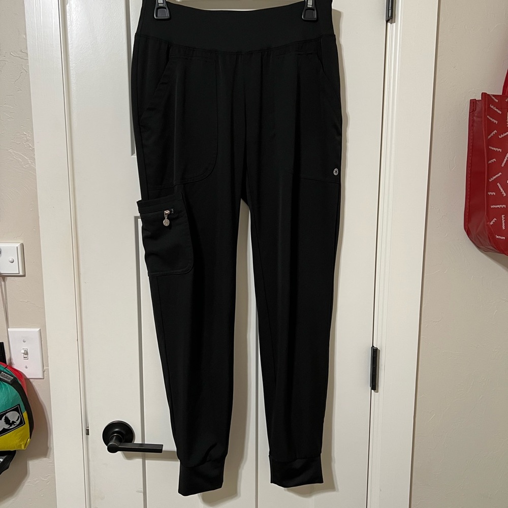 Scrubs and Beyond Serena Jogger